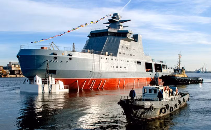 Tàu có lượng giãn nước 8.500 tấn, dài gần 110 mét, rộng khoảng 20 m. Dự án thuộc kế hoạch phát triển mới nhất nhằm trang bị cho lực lượng hoạt động trên mặt nước của Hải quân Nga.