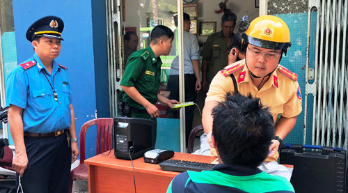 Vi sao hanh khach vui khi CSGT kiem tra nong do con, ma tuy tai xe?-Hinh-3