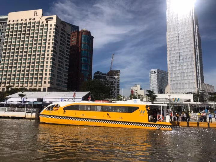 Can canh tuyen buyt duong thuy dau tien TP HCM van hanh chinh thuc-Hinh-2