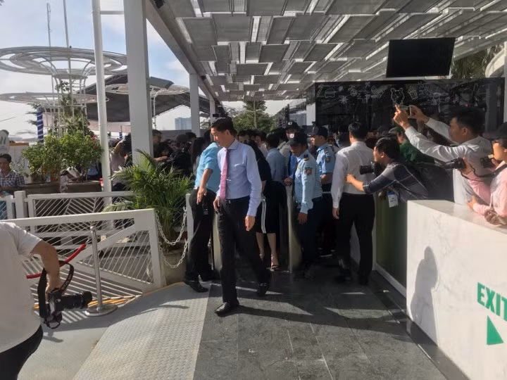 Với chiều dài 10,8km, tuyến số 1 (bến Bạch Đằng - bến Linh Đông) đi qua các bến: Bến Bạch Đằng, Sài Gòn Pearl (Bình Thạnh), bến Bình An, bến Thảo Điền (quận 2), bến Tầm Vu, bến Thanh Đa (quận Bình Thạnh), bến Bình Triệu, bến Hiệp Bình Chánh và bến Linh Đông (quận Thủ Đức).