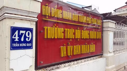 Tham muu cap dat cho cha, Pho Chu tich UBND TP Phan Thiet bi canh cao