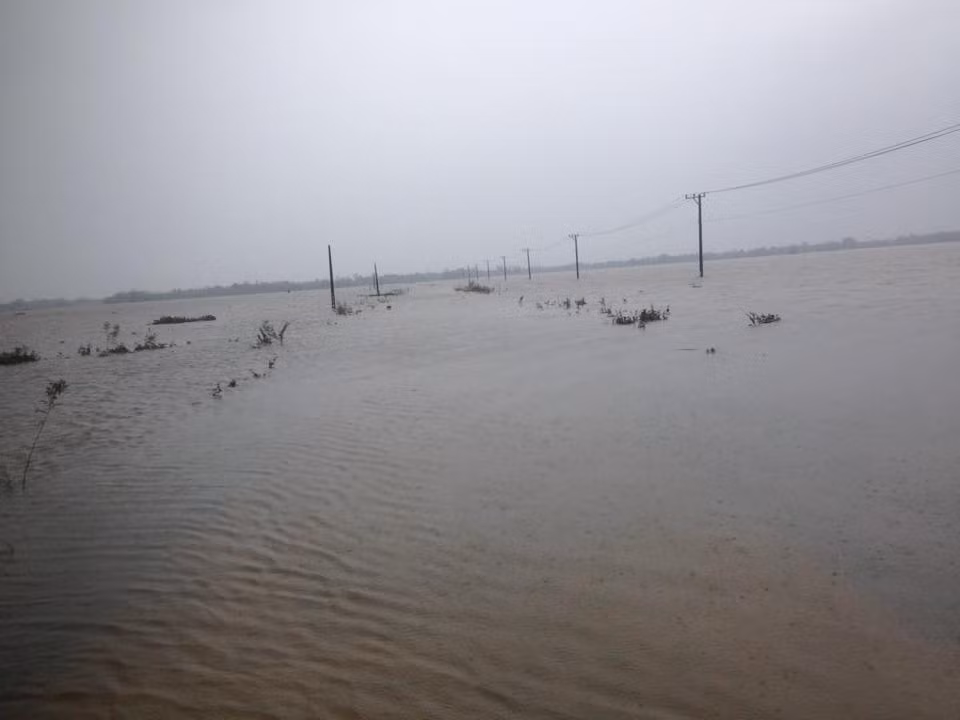 Mua lu lich su: Mien Trung dang phai doi mat 3 hiem hoa