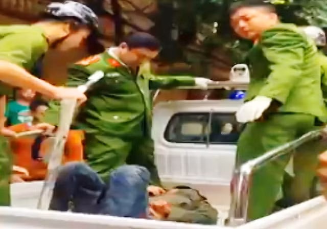 Cong an Thanh Hoa no sung, giai cuu co gai tu doi tuong “ngao da”