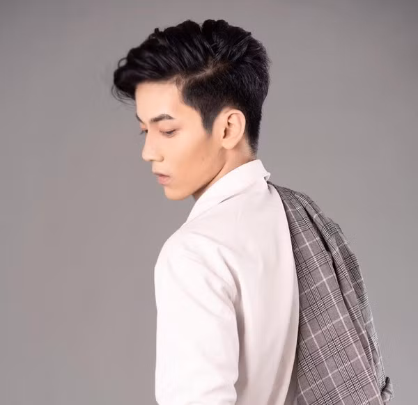 Dan mang rao riet tim thong tin chang nguoi hau trong MV moi cua Chi Pu-Hinh-6