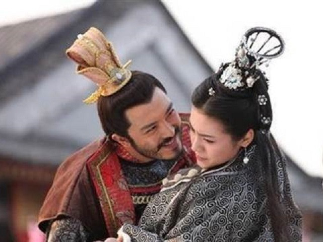 My nu tuyet sac va nghi an Thai tu giet Vua thoi nha Tuy