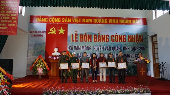 Ngo ngang dat ngheo Van Mong: Duong em, xe bon, dan kham kha-Hinh-4