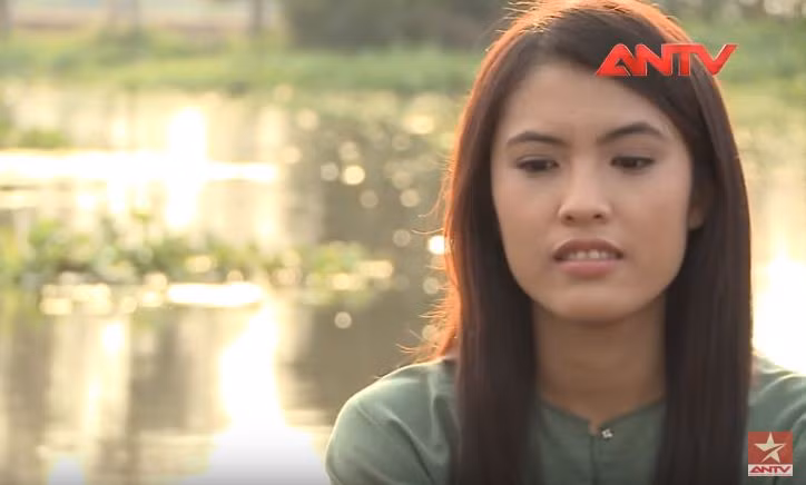 Vẻ đẹp trong sáng của Ba Mến (thời trẻ) do diễn viên Kiều Khanh đảm nhận.