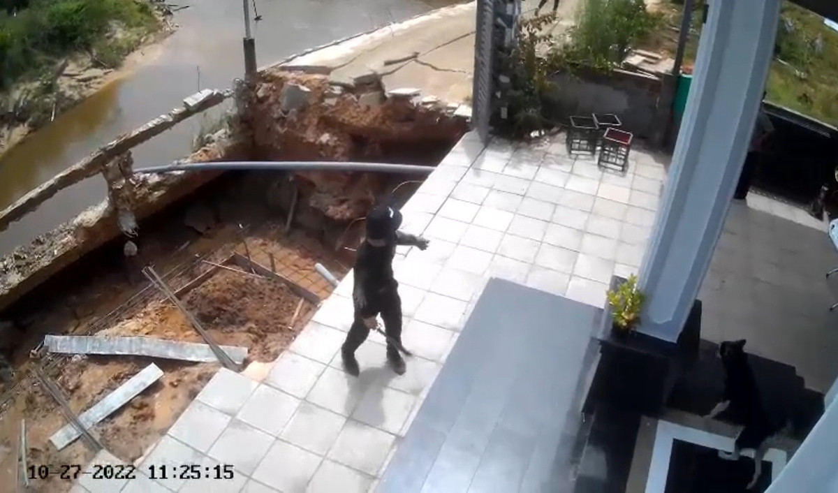 Thời điểm trên, nhóm của "Hai Lượng" với khoảng hơn 50 người đi trên 8 xe ô tô gồm xe bán tải, 7 chỗ và 16 chỗ đến khu đất của anh Đoài để giải quyết mâu thuẫn.