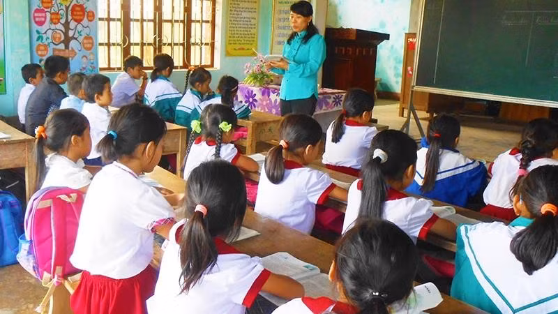  Quảng Bình: HĐND tỉnh Quảng Bình quyết định không thu học phí học kỳ I năm học 2022 - 2023 với trẻ mầm non và học sinh phổ thông công lập các cấp. Với học kỳ II, tỉnh sẽ xem xét điều chỉnh tăng ở mức sàn theo quy định của Chính phủ. 