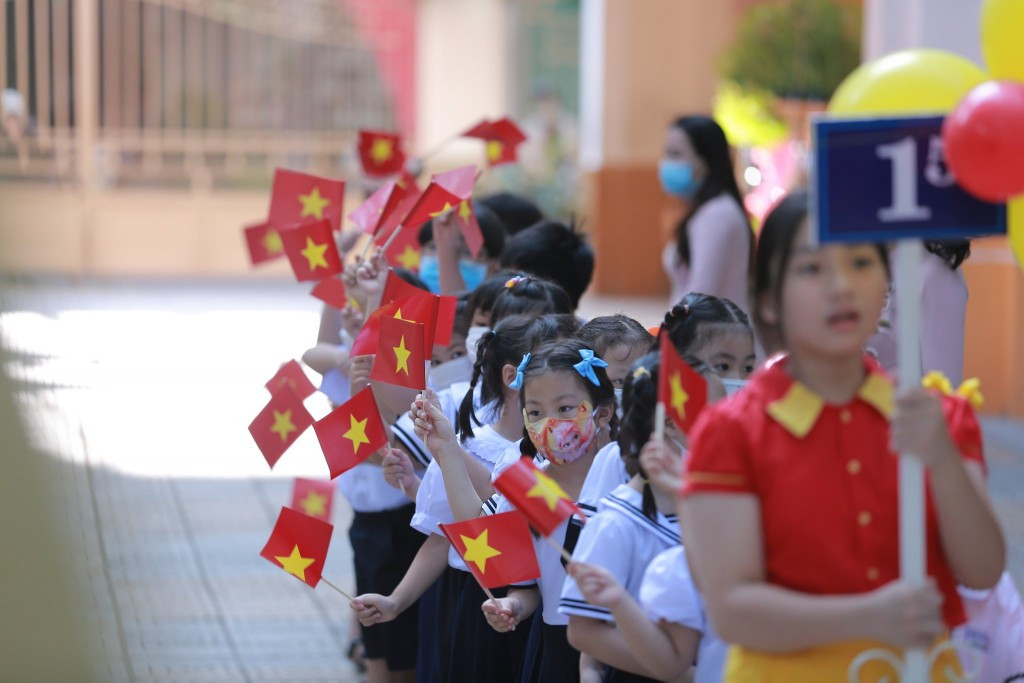  TP Đà Nẵng: HĐND TP Đà Nẵng đã thông qua nghị quyết về hỗ trợ học phí đối với trẻ em mầm non và học sinh phổ thông năm học 2022 - 2023. Theo đó, thành phố hỗ trợ 100% học phí 9 tháng của năm học 2022 - 2023 theo mức thu học phí công lập năm học 2022 - 2023 do HĐND thành phố quy định. Các đối tượng được giảm học phí theo các chính sách của trung ương và thành phố được cấp bù phần hỗ trợ cho bằng 100% mức thu học phí công lập năm học 2022 - 2023. 