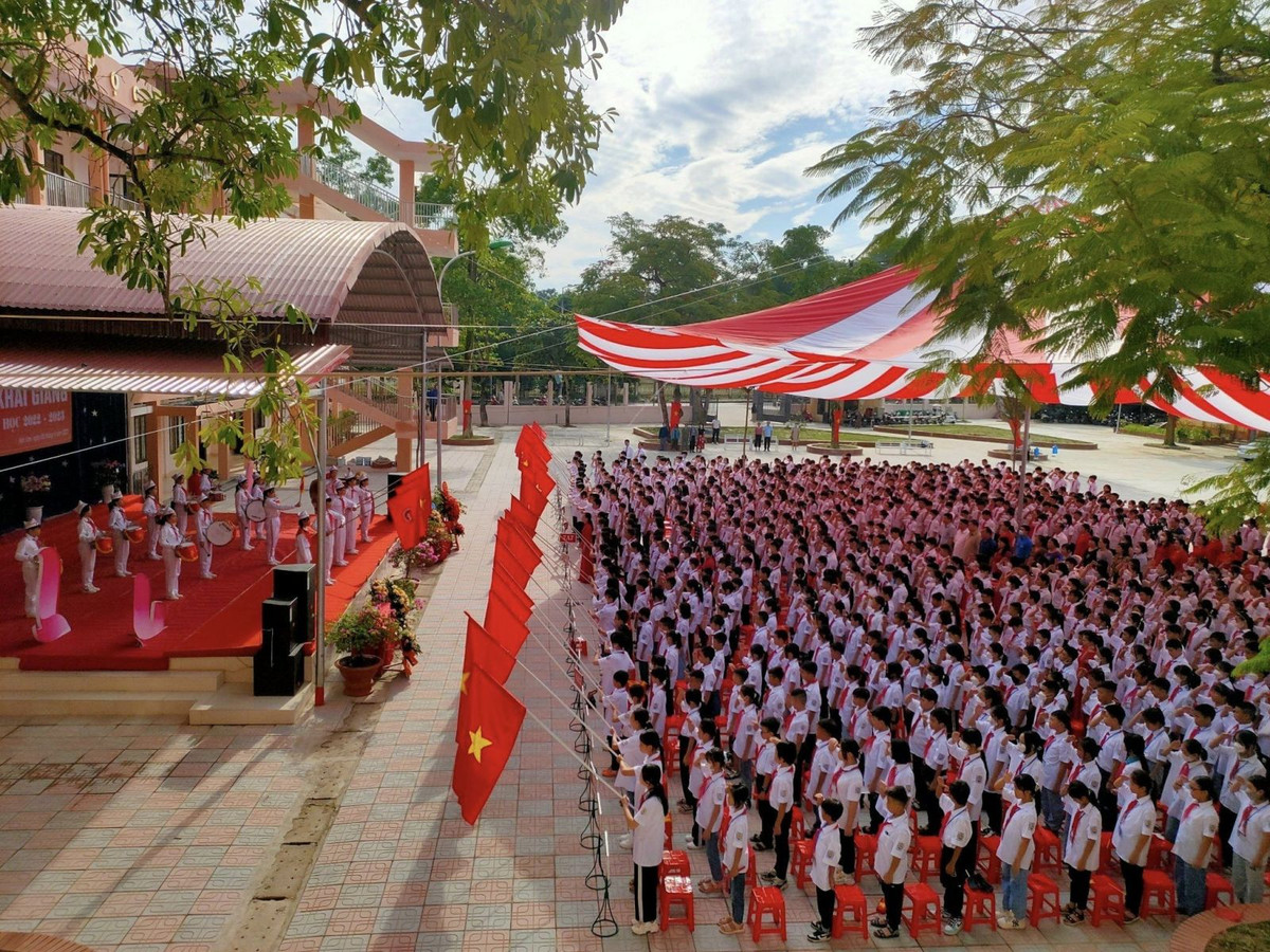  Bắc Kạn: UBND tỉnh và HĐND tỉnh Bắc Kạn đồng ý phương án giữ ổn định mức học phí trong năm học mới 2022 - 2023 theo đề xuất của Sở GD&amp;ĐT, đồng thời miễn 100% học phí cho khoảng gần 21.000 học sinh bậc THCS. 