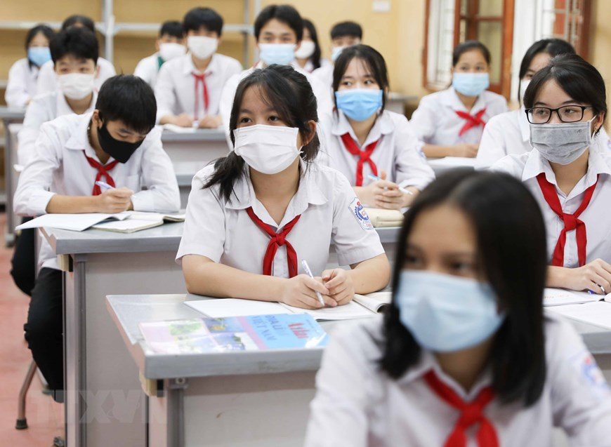  TP Hà Nội: Hội đồng nhân dân thành phố Hà Nội quyết định hỗ trợ 50% học phí năm học 2022 - 2023 cho học sinh. 