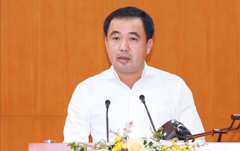 Ông Trần Đức Thắng sinh năm 1973, quê tỉnh Vĩnh Phúc, trình độ chuyên môn Tiến sĩ, trình độ lý luận chính trị cao cấp. 