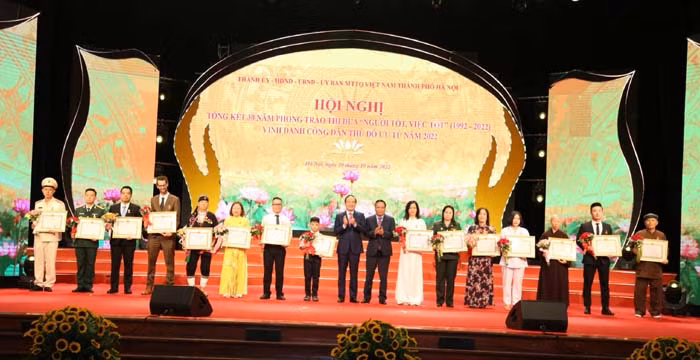 “Lam mot viec tot cho cong dong la nhan len hanh phuc cho chinh minh”-Hinh-6