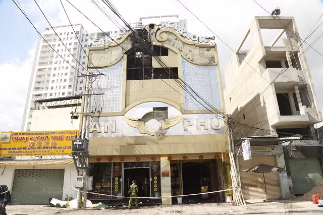 Danh tinh 2 can bo cong an bi khoi to vu chay karaoke An Phu