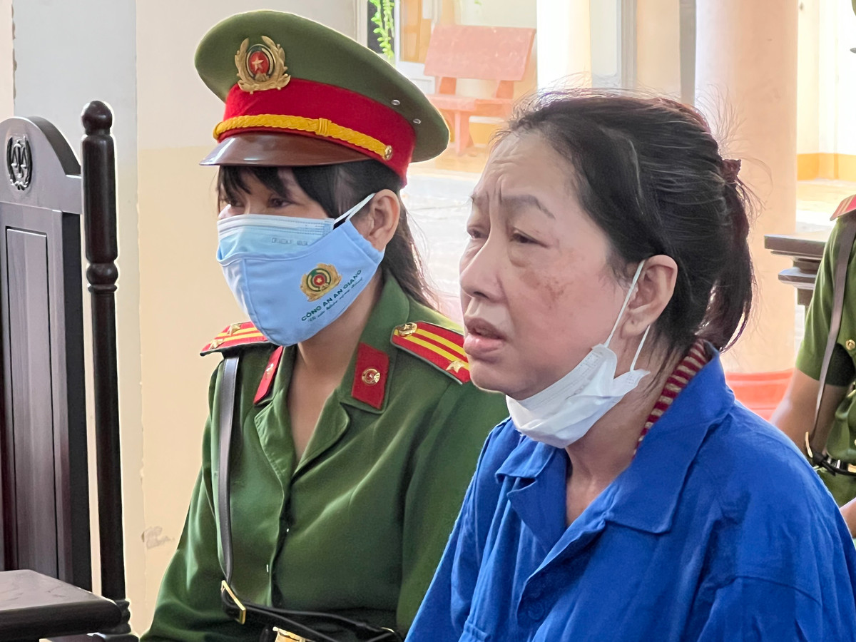 Đầu tháng 2/2022, bà Hạnh bị TAND tỉnh An Giang tuyên phạt 8 năm tù về tội vận chuyển trái phép tiền tệ qua biên giới, với cáo buộc vận chuyển 470.000 USD (gần 11 tỷ đồng) từ Campuchia về Việt Nam, hình phạt bổ sung đối với bị cáo là phạt tiền 50 triệu đồng.