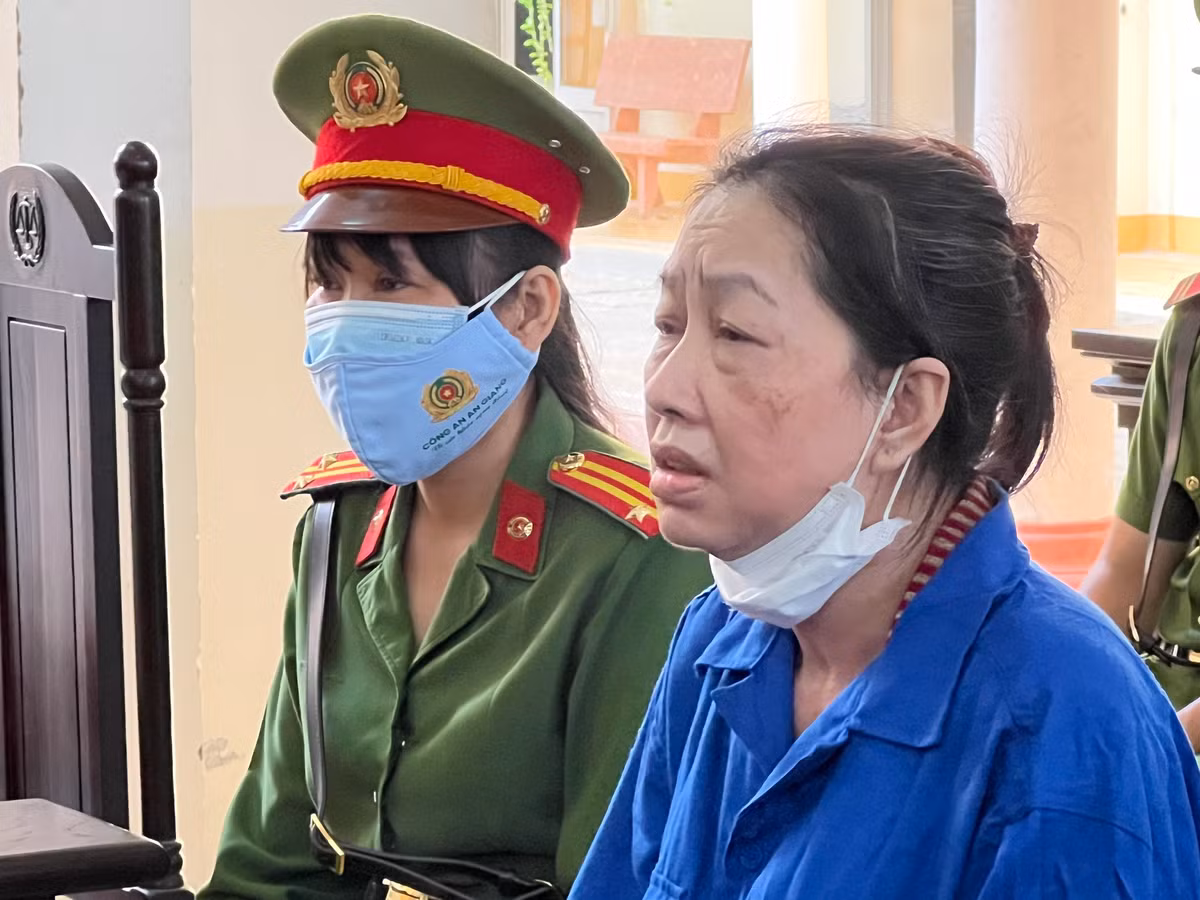 Đầu tháng 2/2022, bà Hạnh bị TAND tỉnh An Giang tuyên phạt 8 năm tù về tội vận chuyển trái phép tiền tệ qua biên giới, với cáo buộc vận chuyển 470.000 USD (gần 11 tỷ đồng) từ Campuchia về Việt Nam, hình phạt bổ sung đối với bị cáo là phạt tiền 50 triệu đồng.