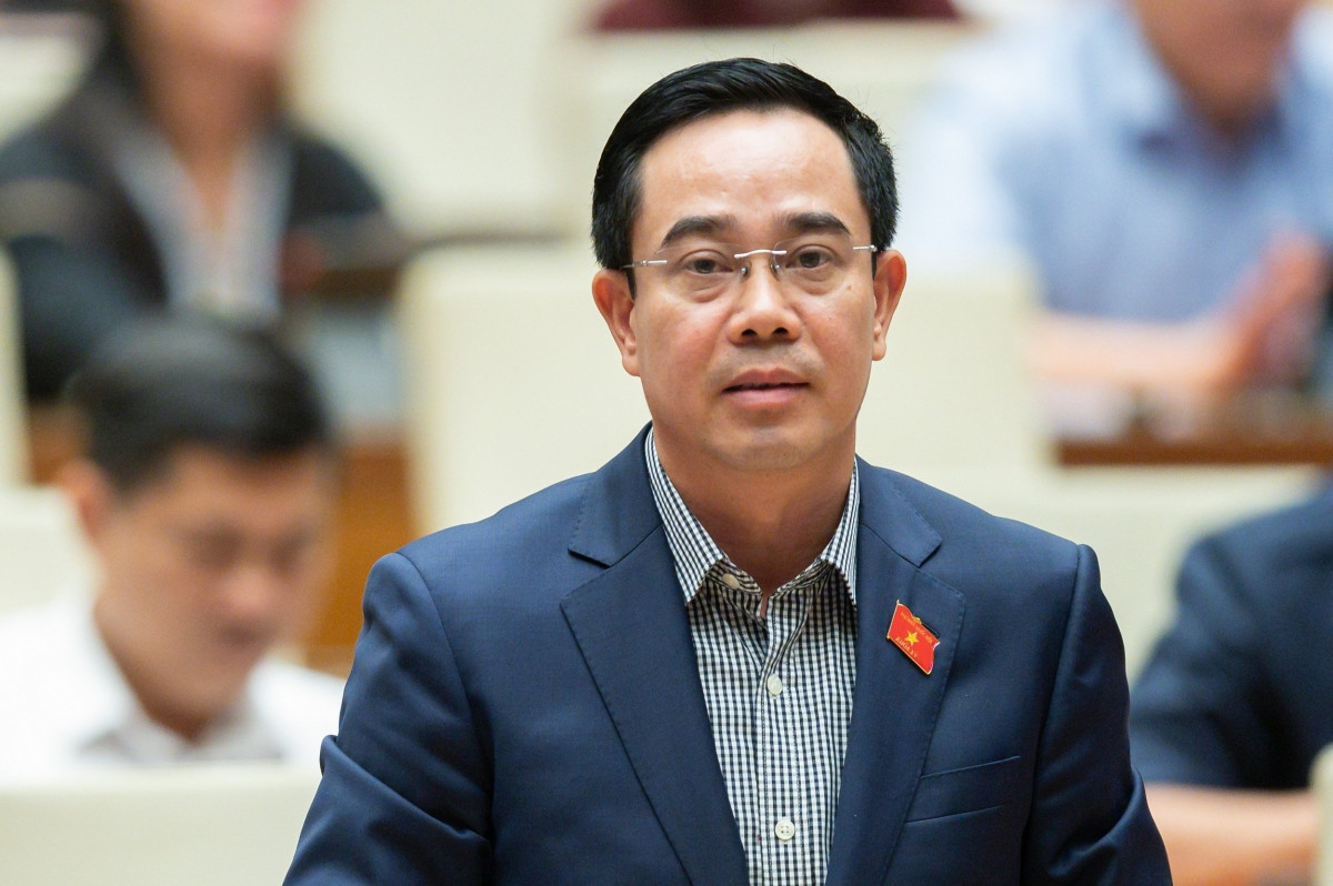  Đại biểu Nguyễn Văn Huy – Đoàn ĐBQH tỉnh Thái Bình: "Cơn sốt đất cũng đã tràn cả về nông thôn, giá đất tăng cao nên cơ hội cho việc tích tụ và tập trung đất đai lại càng khó khăn hơn nữa.… Cử tri và Nhân dân đang rất trông đợi Quốc hội, Chính phủ để giúp cho những người nông dân không phải vật lộn với cái khó, cái nghèo, không phải đau đáu trước sự lựa chọn có nên tiếp tục duy trì nghề nông nữa hay không và cũng không còn phải trăn trở với câu hỏi: Ở lại hay ra đi khỏi làng?"