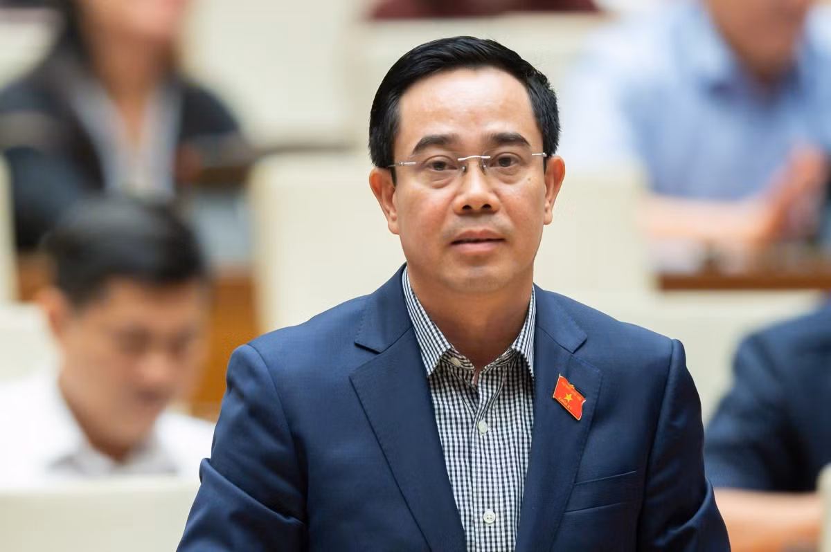  Đại biểu Nguyễn Văn Huy – Đoàn ĐBQH tỉnh Thái Bình: "Cơn sốt đất cũng đã tràn cả về nông thôn, giá đất tăng cao nên cơ hội cho việc tích tụ và tập trung đất đai lại càng khó khăn hơn nữa.… Cử tri và Nhân dân đang rất trông đợi Quốc hội, Chính phủ để giúp cho những người nông dân không phải vật lộn với cái khó, cái nghèo, không phải đau đáu trước sự lựa chọn có nên tiếp tục duy trì nghề nông nữa hay không và cũng không còn phải trăn trở với câu hỏi: Ở lại hay ra đi khỏi làng?"