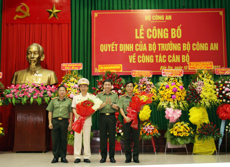 Đại tá Trương Sơn Lâm (SN 1972, quê quán: Hoằng Hóa, Thanh Hóa), trình độ: Tiến sĩ Luật tại Học viện ANND, Đại học ANND, Cao cấp lý luận chính trị.