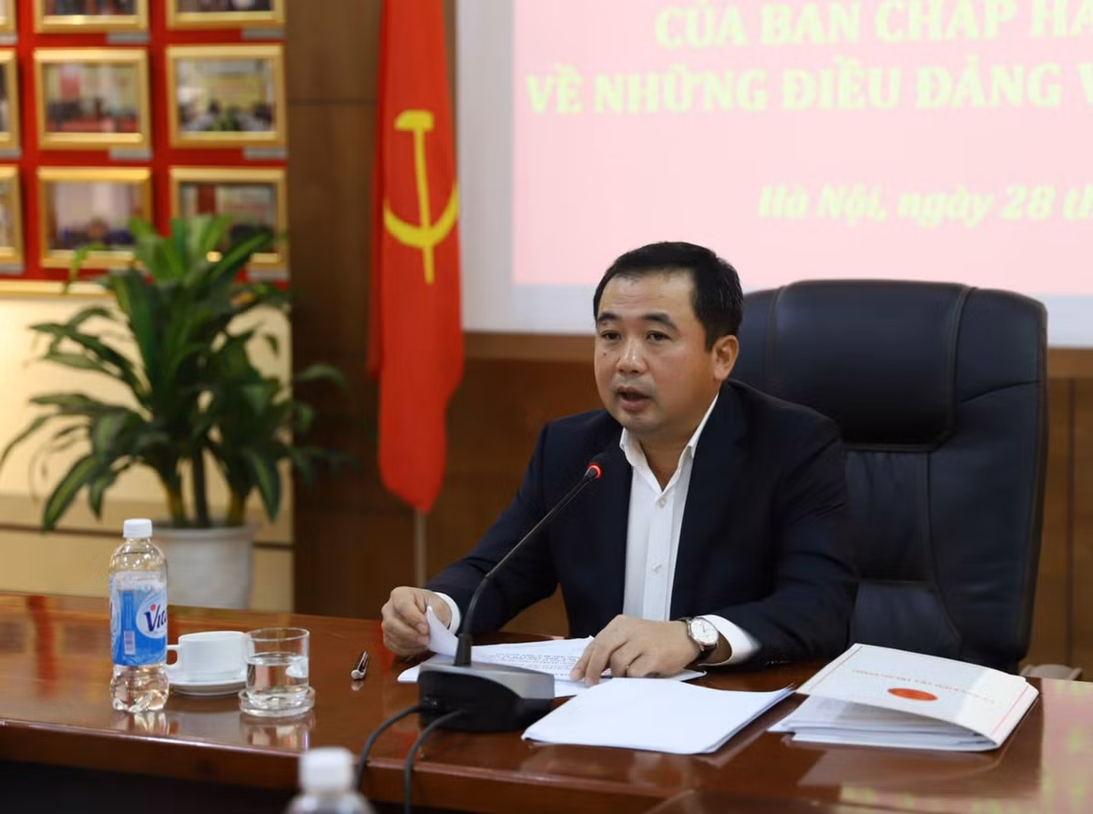 Ông Trần Đức Thắng, sinh ngày 11/8/1973, ngày vào Đảng: 1/7/2002. Quê quán, thành phố Phúc Yên, tỉnh Vĩnh Phúc. Trình độ chuyên môn: Tiến sĩ Kinh tế. Trình độ lý luận chính trị: Cao cấp. 