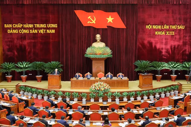 Chiều 3/10, theo thông cáo của Văn phòng Trung ương Đảng về ngày làm việc thứ nhất của Hội nghị lần thứ sáu của Ban Chấp hành Trung ương Đảng khoá XIII, Ban Chấp hành Trung ương Đảng biểu quyết, thống nhất để 3 ông: Nguyễn Thành Phong - Uỷ viên Trung ương Đảng, Phó Trưởng Ban Kinh tế Trung ương; Bùi Nhật Quang - Uỷ viên Trung ương Đảng, Chủ tịch Viện Hàn lâm Khoa học xã hội Việt Nam; Huỳnh Tấn Việt - Uỷ viên Trung ương Đảng, Bí thư Đảng uỷ Khối các cơ quan Trung ương thôi tham gia Ban Chấp hành Trung ương Đảng khoá XIII.