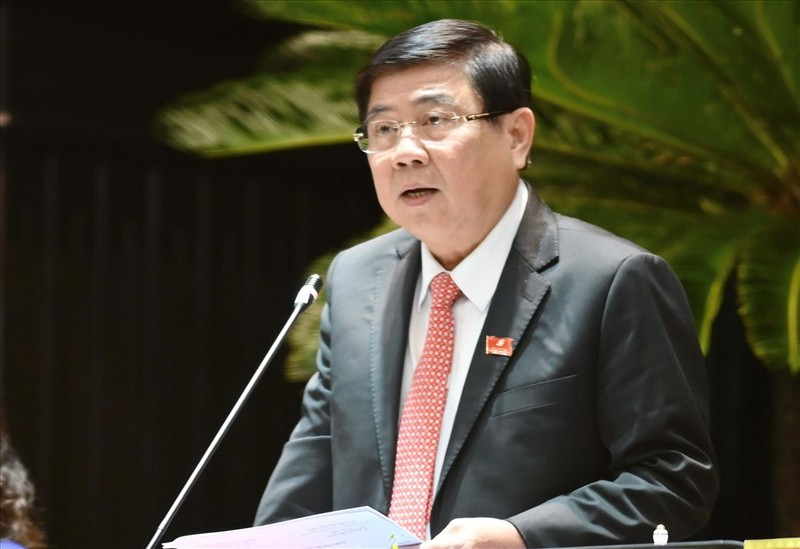 Ông Phong cũng chịu trách nhiệm chính, trách nhiệm người đứng đầu đối với các vi phạm, khuyết điểm của Ban Cán sự đảng và UBND TPHCM nhiệm kỳ 2016-2021; chịu trách nhiệm trực tiếp, trách nhiệm cá nhân về những vi phạm, khuyết điểm trong thực hiện chức trách, nhiệm vụ được giao.