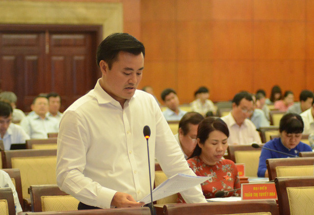 Trong lĩnh vực quản lý nhà (nhà công vụ, nhà ở thương mại, nhà ở xã hội), ông Cường khẳng định phấn đấu bồi thường, di dời 6.500 căn nhà trên và ven kênh rạch. Tập trung vào 17 dự án vốn ngân sách và hoàn tất thủ tục chuẩn bị, mời gọi đầu tư đối với 7 dự án sử dụng vốn ngoài ngân sách. Tập trung triển khai 3 dự án trọng điểm sử dụng vốn ngân sách đã được HĐND thành phố ban hành Nghị quyết 05, giải quyết đồng thời yêu cầu thoát nước để chống ngập, cải thiện vệ sinh môi trường, di dời nhà trên và ven kênh rạch để chỉnh trang đô thị (rạch Xuyên Tâm, rạch Văn Thánh, kênh Hy Vọng), triển khai 14 dự án di dời nhà trên và ven kênh rạch đã triển khai các bước chuẩn bị đầu tư trong giai đoạn 2016-2020…