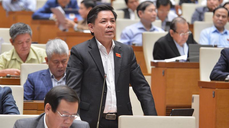 Nhiều lần xin lỗi, nhận trách nhiệm trong lần đầu đăng đàn trước Quốc hội. Trong lần đầu tiên đăng đàn trả lời chất vấn trước Quốc hội ngày 4/6/2018, Bộ trưởng Thể ít nhất 3 lần xin lỗi, 19 lần tiếp thu và 6 lần nhận trách nhiệm. Đánh giá về lần trả lời chất vấn này, Chủ tịch Quốc hội nói rằng, bộ trưởng Nguyễn Văn Thể trả lời rất tốt, thẳng thắn nhận trách nhiệm. Tuy nhiên vẫn còn một số nội dung đại biểu chưa hài lòng nên có sự tranh luận.
