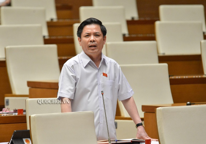 Ngành giao thông hiện nay không ai dám làm sai. Trả lời đại biểu tại phiên chất vấn chiều 9/6/2022 về chất lượng các tuyến đường cao tốc, Bộ trưởng GTVT nói rằng, những tuyến đường chất lượng kém thường rơi vào loại đường cấp thấp, còn loại đường chất lượng cao cũng có nhưng không đến mức dự án cao tốc nào cũng không đảm bảo chất lượng. “Hiện nay đối với ngành giao thông, chúng tôi nghĩ rằng không ai dám làm sai, tôi xin khẳng định trước Quốc hội như vậy. Thậm chí ký tá phải rất cân đong, đo đếm để làm sao đúng quy định của pháp luật."