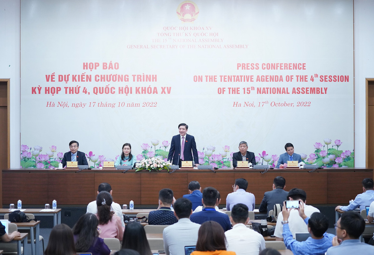 “Theo nguyện vọng cá nhân và phân công của cấp có thẩm quyền, dự kiến tại Kỳ họp thứ 4, Thủ tướng Chính phủ sẽ đề nghị Quốc hội xem xét phê chuẩn miễn nhiệm chức danh Bộ trưởng Bộ GTVT đối với ông Nguyễn Văn Thể”, Tổng Thư ký Quốc hội Bùi Văn Cường thông tin như trên tại buổi họp báo dự kiến chương trình Kỳ họp thứ 4, Quốc hội khóa XV chiều 17/10.