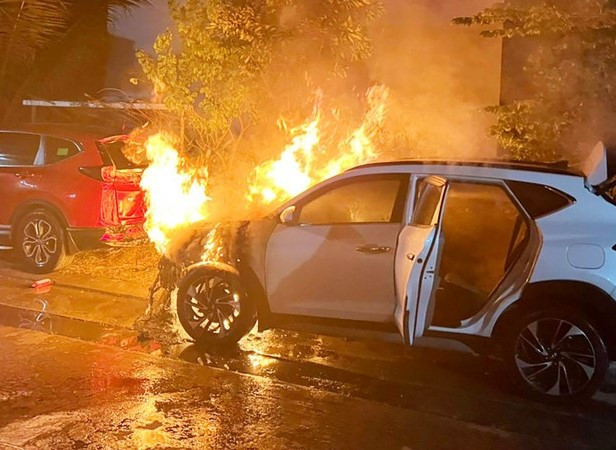 Hai nghi pham duoc thue 5 trieu de dot o to tien ty