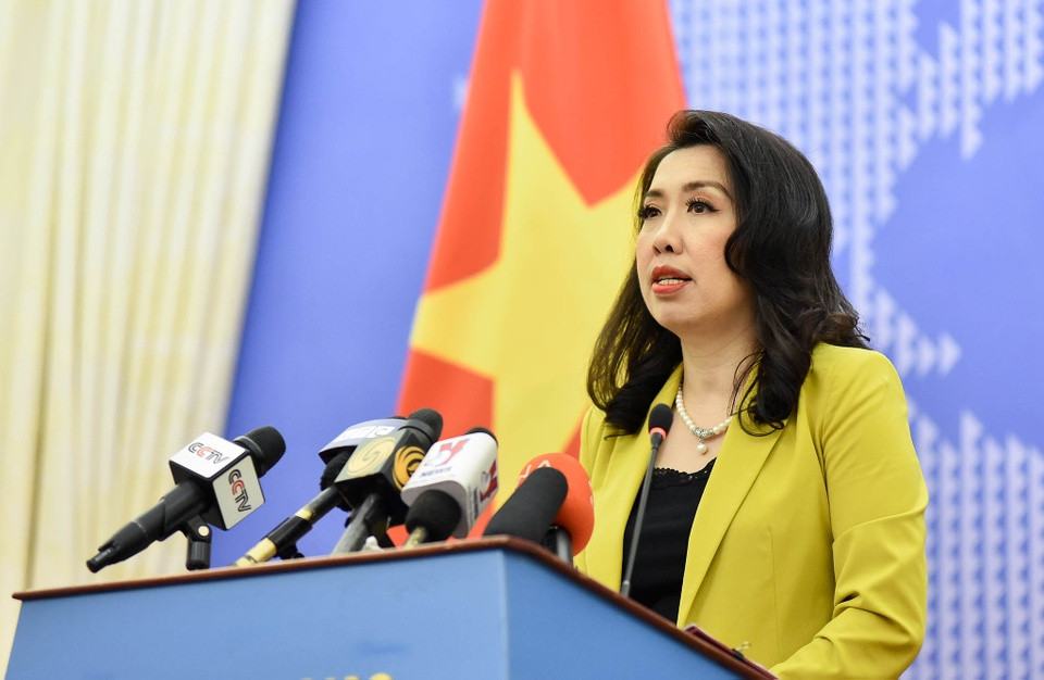 Nguoi Phat ngon Bo Ngoai giao neu quan diem vu “chuyen bay giai cuu”