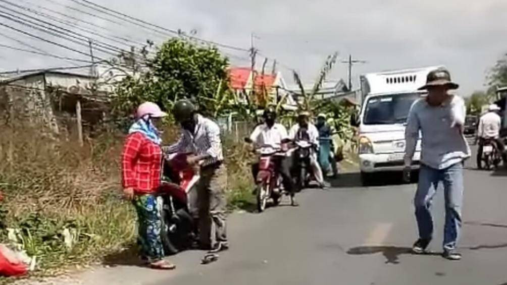 Sau khi vụ việc xảy ra, Công an tỉnh Bạc Liêu nhanh chóng vào cuộc làm rõ. Sau khi va chạm với xe tải, ông là Huỳnh Văn Đài (SN 1967, nghề nghiệp làm thuê) đã dùng một vật giống súng để hăm dọa đối phương. Vụ việc xảy ra có nhiều người chứng kiến, dùng điện thoại quay lại rồi đăng trên mạng xã hội.