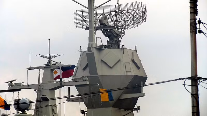 Trong đó, đáng lưu ý là đài radar mạng pha CEAFAR và CEAMOUNT cùng hệ thống tìm kiếm hồng ngoại Vampir NG là các thành tố quan trọng trong hệ thống phòng thủ tên lửa chống hạm (ASMD) được trang bị cho các tàu hộ vệ lớp Anzac. Nguồn ảnh: Wiki