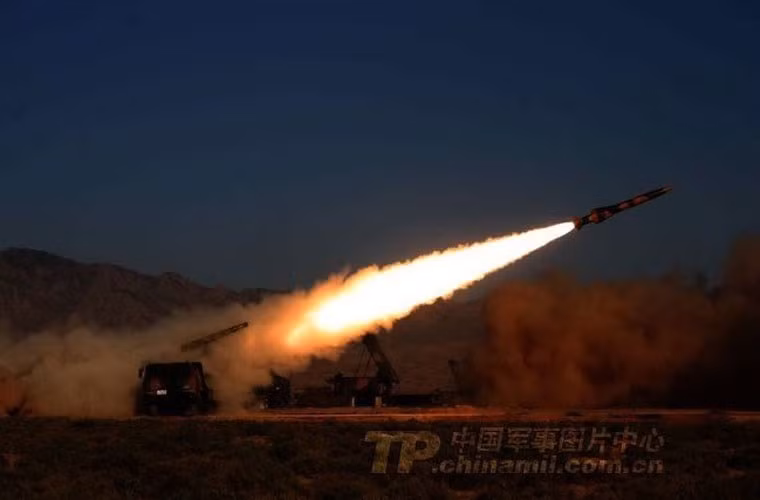 Tên lửa đạt tầm phóng từ 50-70km tùy phiên bản. Các nguồn tin CNQP Thái Lan cho hay, nước này có thể nhận được phiên bản KS-1C đạt tầm bắn chống mục tiêu máy bay, trực thăng ở cự ly 5-70km và 7-30km với tên lửa hành trình. Độ cao đánh chặn từ 30m tới 27km. Nguồn ảnh: Chinamil