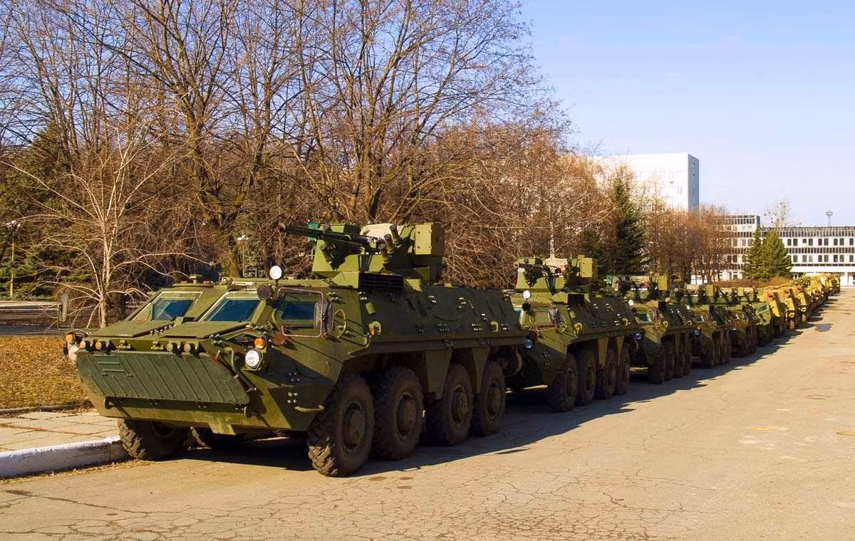 Trước đó, vào năm 2004, Thủy quân Lục chiến Indonesia (KORMAR) đã ký hợp đồng mua 5 chiếc BTR-4 đầu tiên. Số xe này đã được bàn giao vào tháng 9/2016. Nguồn ảnh: Wiki