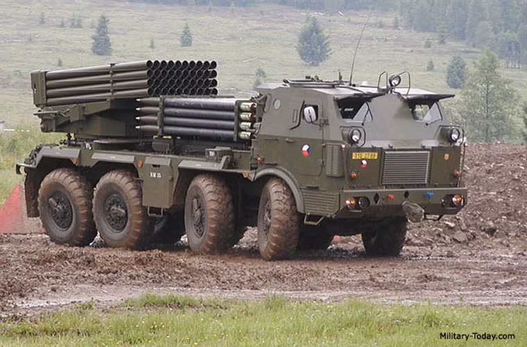 RM-70 hay còn gọi là Rakettomet vz.70 là hệ thống pháo phản lực hạng nặng được phát triển trên cơ sở dòng pháo BM-21 Grad huyền thoại của Liên xô, điểm nâng cấp chủ yếu tăng hiệu suất chiến đấu. Nguồn ảnh: Military-Today