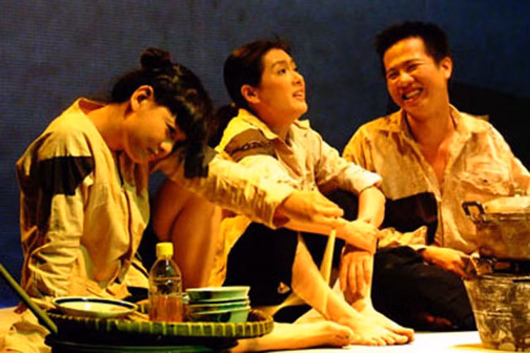 Hình ảnh Cát Phượng trong vở kịch "Cánh đồng bất tận". Ảnh: Vietbao 