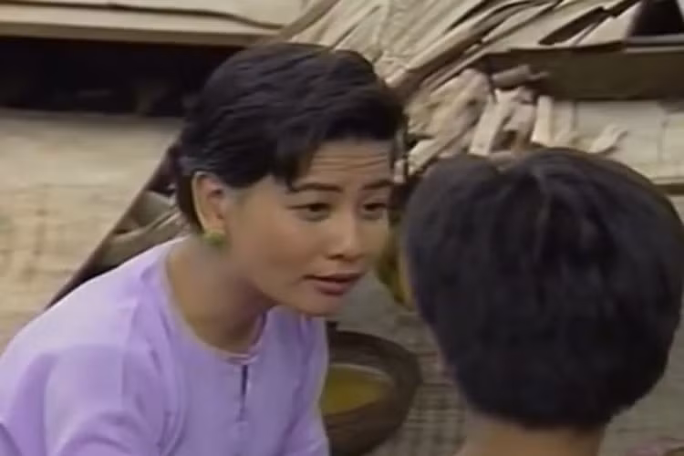 Những năm 1997 - 1998, Cát Phượng không được nhiều người biết đến cho đến khi tham gia bộ phim "Đất phương Nam". Với vai phản diện là vợ Tư Mắm, cô bị ghét lây ngoài đời bởi diễn quá tròn vai. Ảnh: Zing