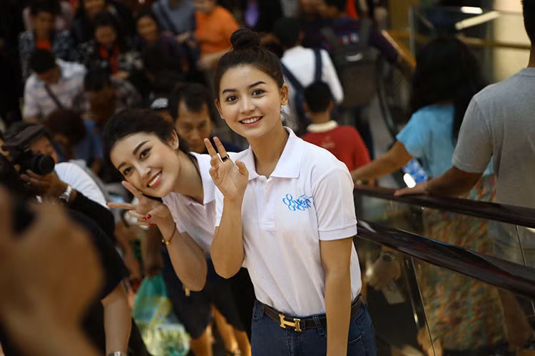 Huyền My thử sức ở khá nhiều vai trò như diễn viên, MC, biên tập viên. Ảnh: FBNV