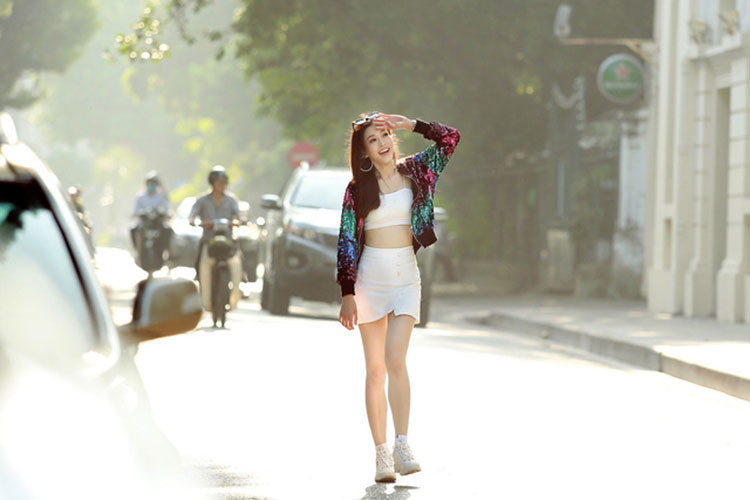 Huyền My còn khuyên Phương Nga tích cực trau dồi thêm thể lực, khả năng thuyết trình bằng tiếng Anh và luôn phải thể hiện sự tự tin, bản lĩnh trong quá trình tham gia cuộc thi. Ảnh: VTV