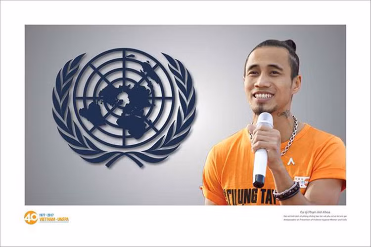 Giữa ồn ào của Phạm Anh Khoa, fanpage của Quỹ Dân số Liên hợp quốc (UNFPA) vẫn để hình ảnh của anh với chú thích là đại sứ chiến dịch phòng chống bạo lực với phụ nữ và trẻ em khiến nhiều cư dân mạng bất bình. Ảnh: Người đưa tin