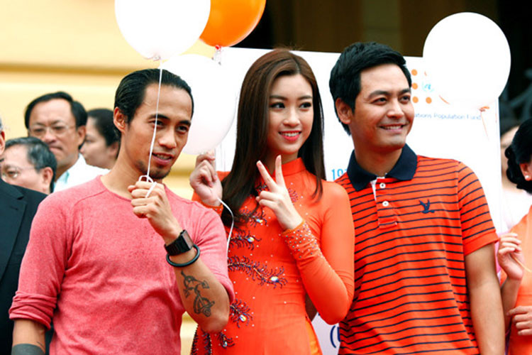 Trước làn sóng tẩy chay Phạm Anh Khoa, cuối cùng UNFPA đã tạm thời gỡ các hình ảnh của nam ca sĩ trên fanpage và website của tổ chức này. Ảnh: Zing