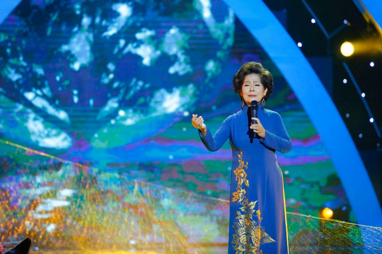 Về ồn ào với Dương Triệu Vũ, danh ca Phương Dung đã lên tiếng. Bà khẳng định bị Dương Triệu Vũ vu khống. Nữ danh ca phân trần trong vai trò giám khảo, bà có trách nhiệm đưa ra những nhận xét, góp ý và kể cả phê bình nếu thí sinh thể hiện chưa tốt. Ảnh: Thế giới điện ảnh