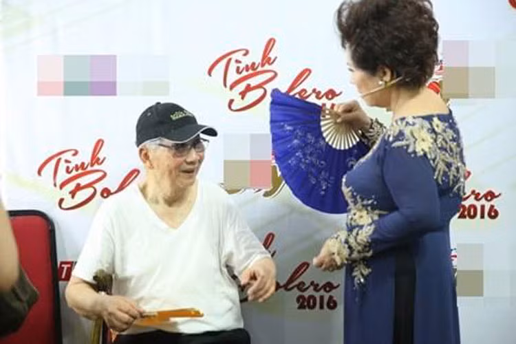 Vợ chồng danh ca Phương Dung có 8 người con: 6 trai, 2 gái. Năm 2017, chồng của nữ nghệ sĩ đột ngột qua đời do bị nhồi máu cơ tim. Ảnh: Người lao động