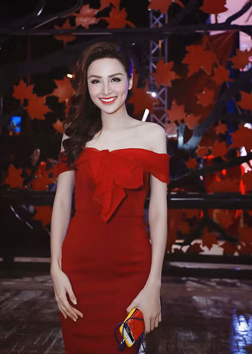 Trước nghi vấn phẫu thuật thẩm mỹ gương mặt, Diễm Hương một mực phủ nhận.