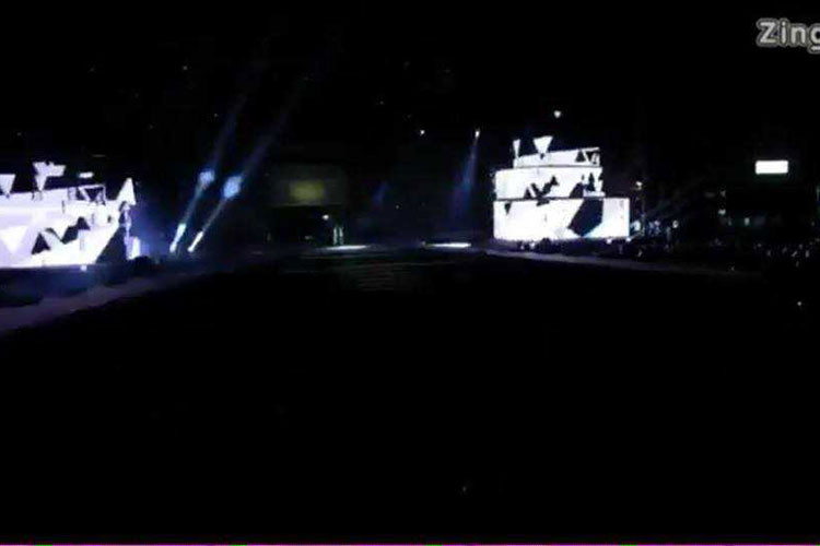 Lọt vào tầm ngắm của fan Kpop, Noo Phước Thịnh bị tẩy chay khi một bộ phận khán giả không cổ vũ, tắt đèn trong lần anh biểu diễn sau ồn ào. Ảnh: VTC