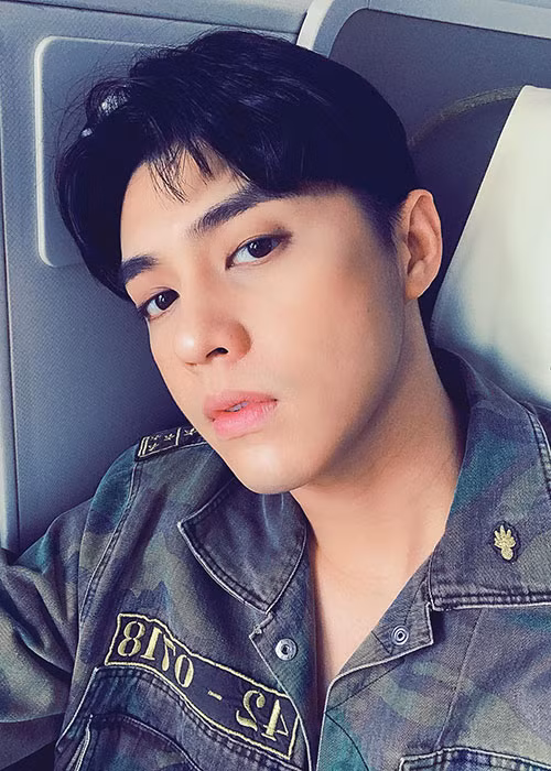 Năm 2017, clip ca sĩ Noo Phước Thịnh livestream mắng antifans nên đi cọ toilet thay vì soi mói gây xôn xao. Ảnh: FBNV