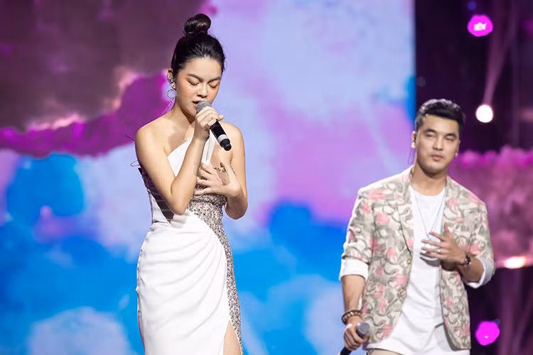 Sau khi bị chê hát nhạc xưa, Phạm Quỳnh Anh vẫn nỗ lực hết mình trong các dự án trở lại làng giải trí.